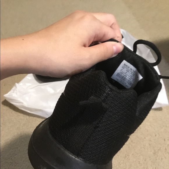 Black Nike sneakers - Picture 2 of 2